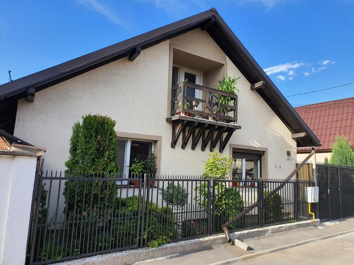 Rasnov Retreat Hotel Exterior photo