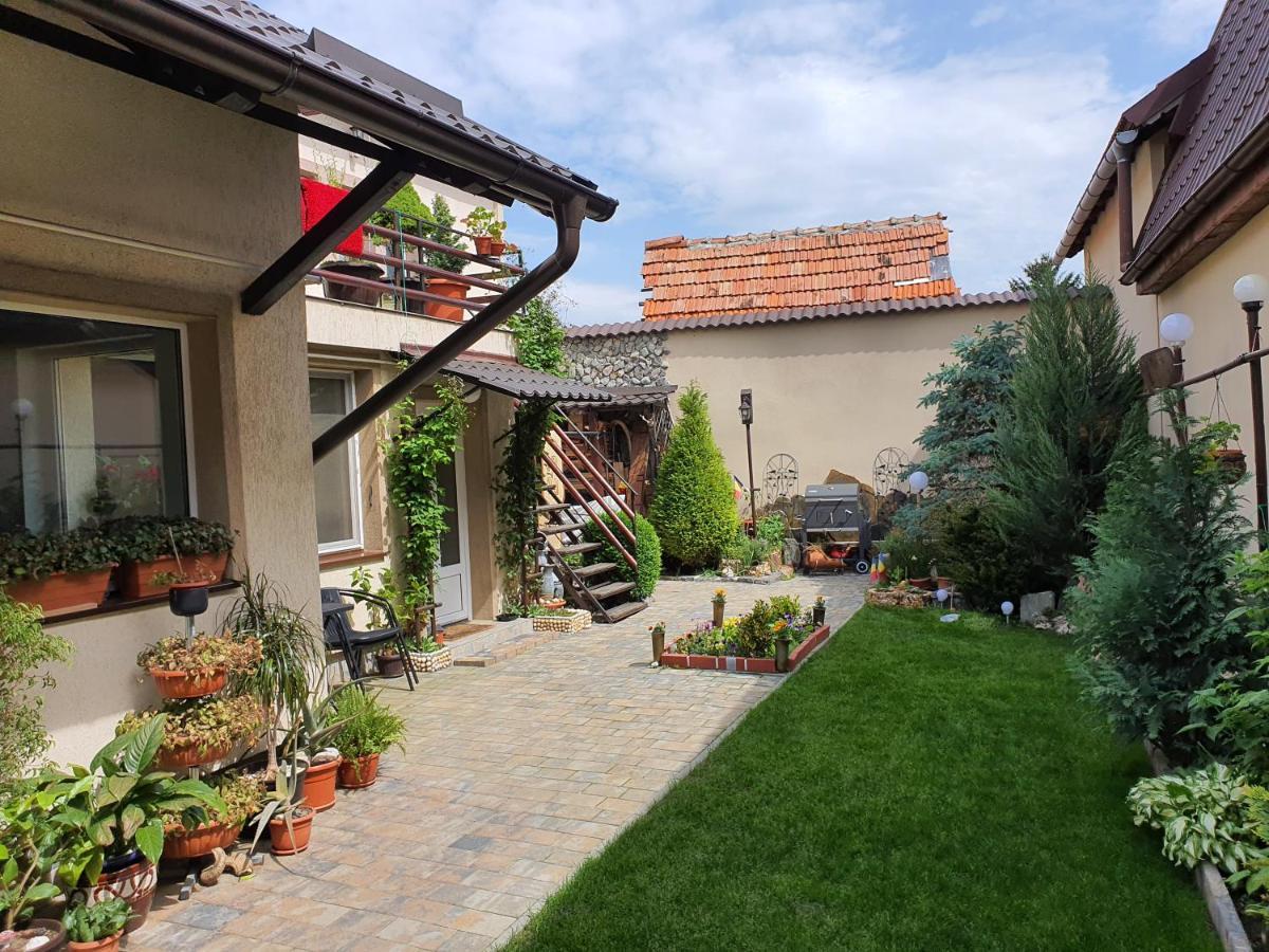 Rasnov Retreat Hotel Exterior photo