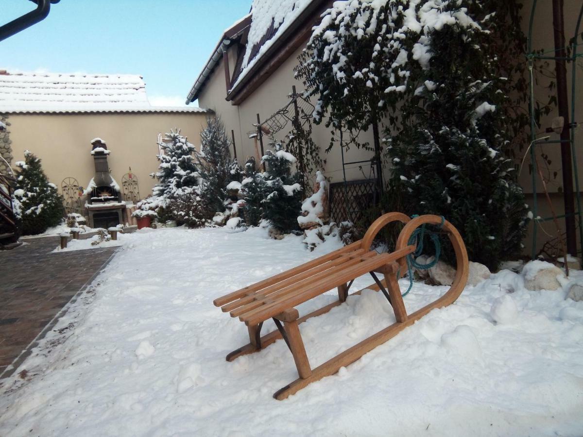 Rasnov Retreat Hotel Exterior photo